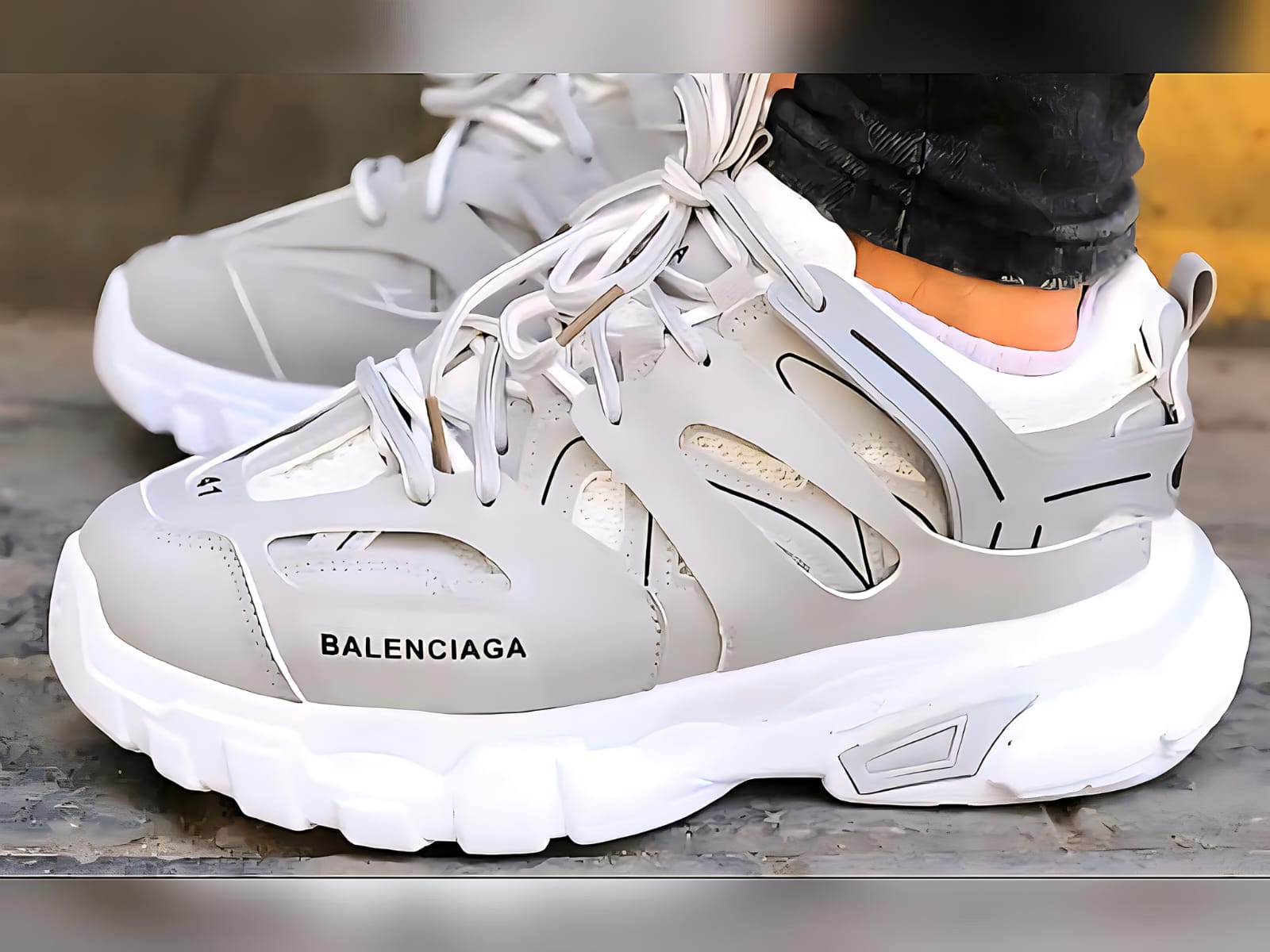 كوتش رجالي بالنسيجا تراك 2026 - Image 3