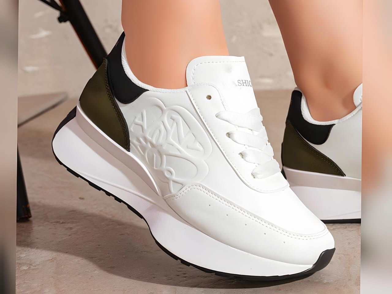 كوتش ألكسندر مكوين حريمي 2026 - Image 2