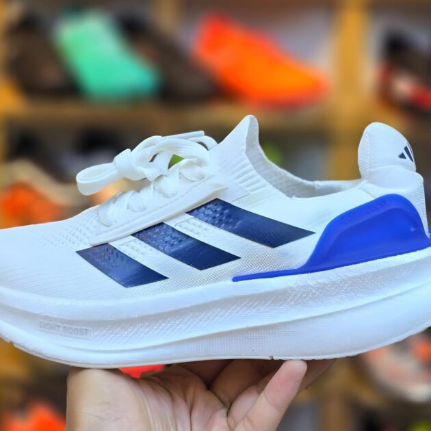 كوتش رجالي الترابوست فيتنامي Stock فاشون